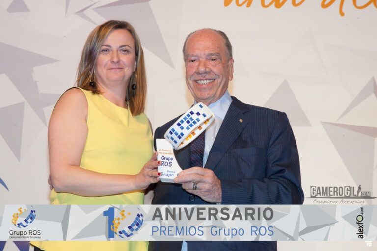 Imágenes de los Trofeos Diseñados por Gamero Gil para los prestigiosos Premios Empresariales Grupo Ros